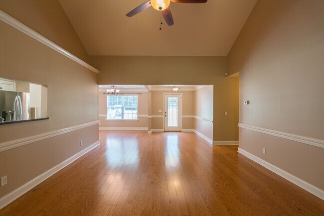 Building Photo - 633 Wilkinson Rd