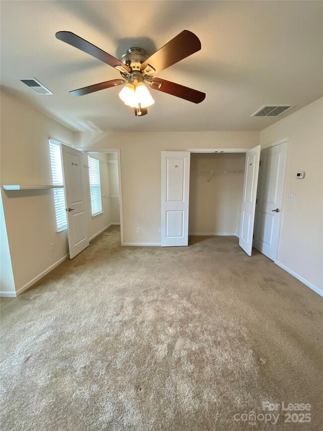 Building Photo - 2601 Silverthorn Dr