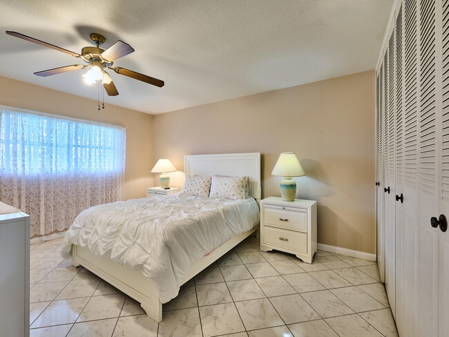 Building Photo - 2804 Crosley Dr E