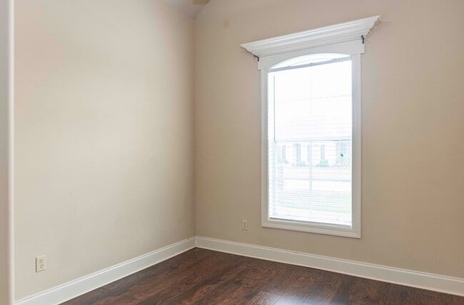 Building Photo - 3 bedroom 2 bath for rent