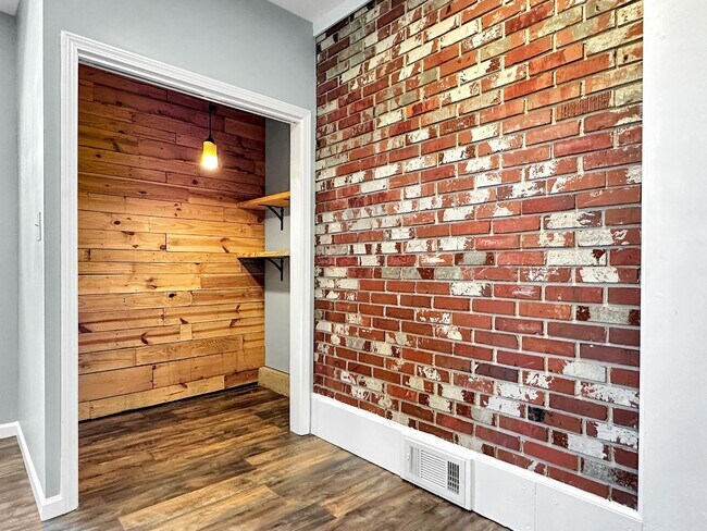 Building Photo - 3 bedroom 2 bath home in a great area filled with tons of extras you will LOVE!