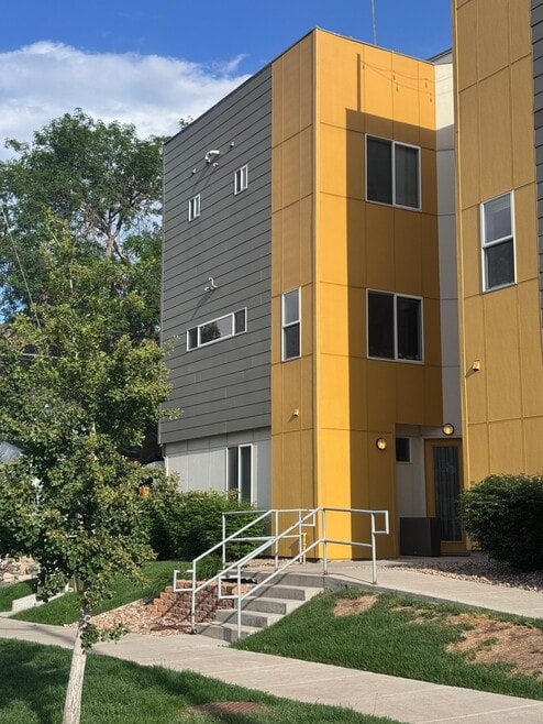 Building Photo - 3120 W 19th Ave