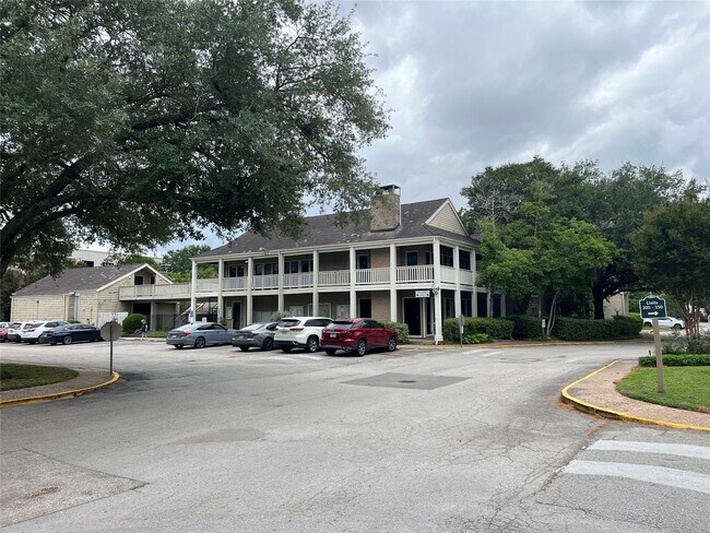 Building Photo - 2100 Tanglewilde St