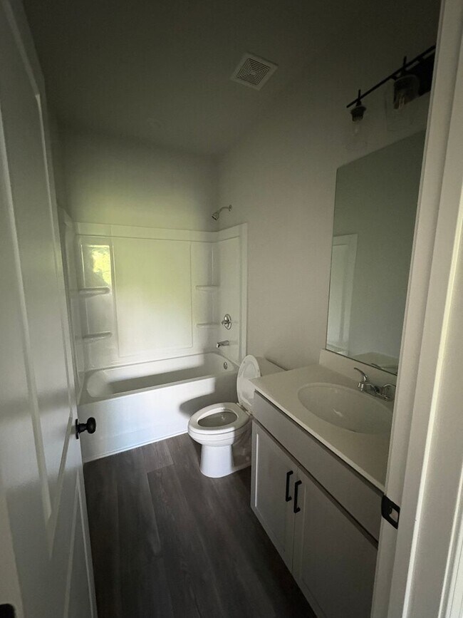Building Photo - Charming 3BR Townhome in Adairsville