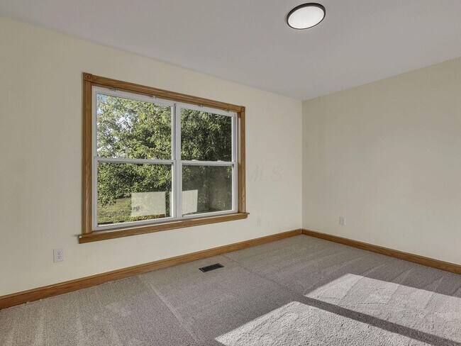 Building Photo - Your country retreat awaits!