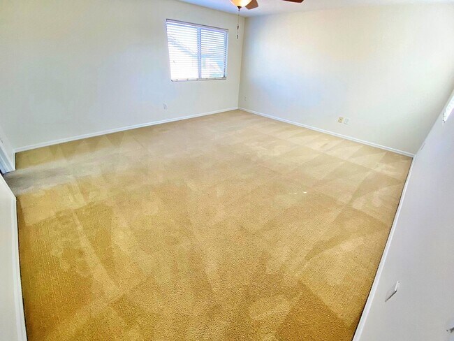 Building Photo - BEAUTIFUL 3 BEDROOM HOME WITH LOFT LOCATED...