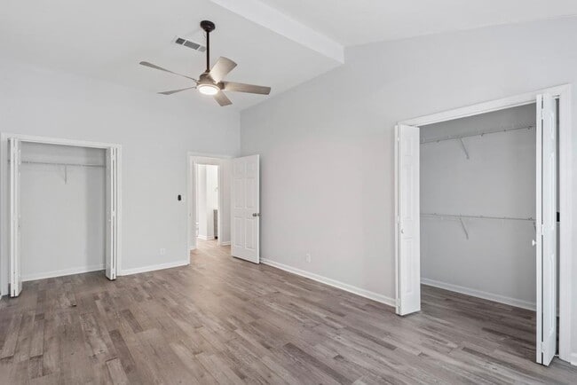 Building Photo - 856 St Charles Ave NE