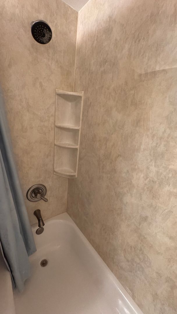 Building Photo - 3 bed 2.5 bath w/ garage, Great location off University and Dry Creek, close to Southglenn Mall a...