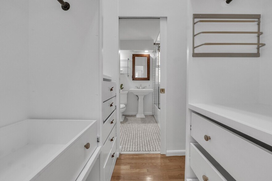 Building Photo - 17 Cazenove St