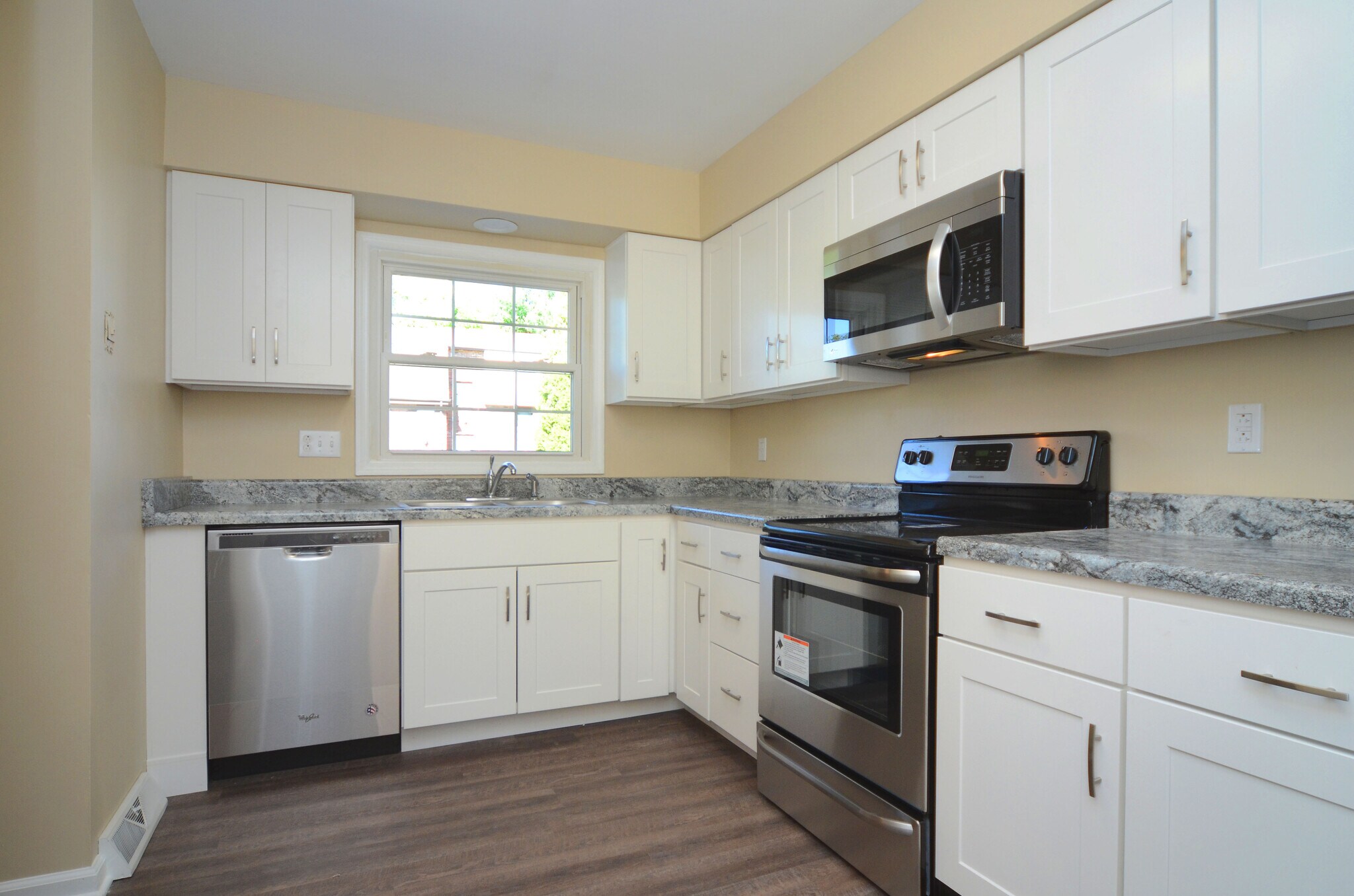 Building Photo - 121 Westfield Dr