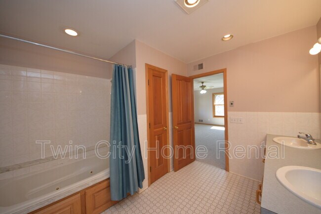 Building Photo - 14531 Wellington Rd