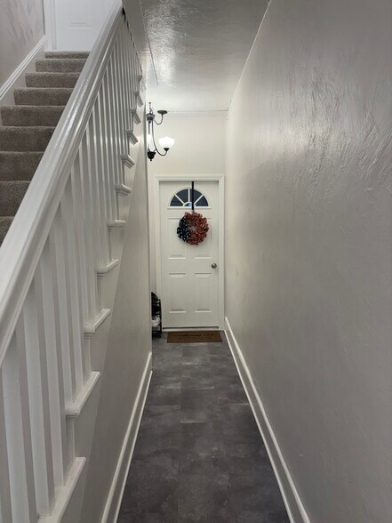 Interior Apt Entrance - 1626 Middle Rd