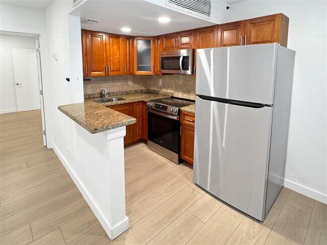 Building Photo - 417 NE 17th Ave