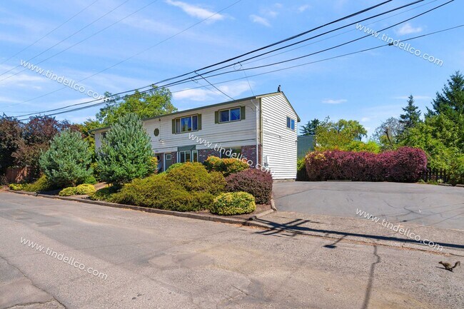 Building Photo - 8442 SE 23rd Ave