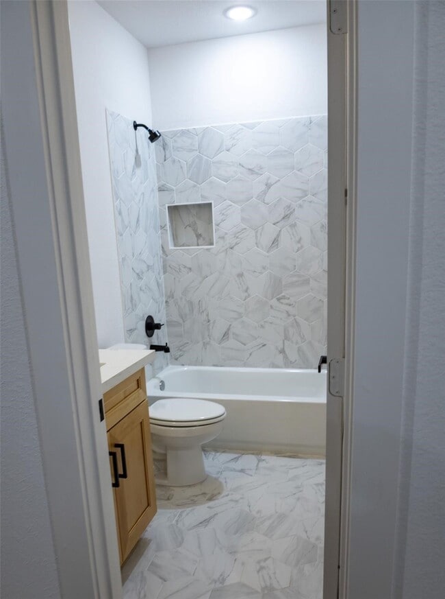 Building Photo - 8805 Parkway Dr