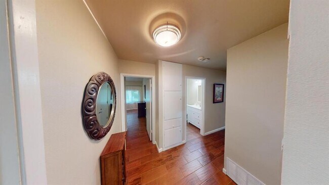 Building Photo - 9215 Hunters Trace E