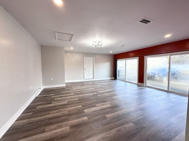 Building Photo - Eclectic & Charming Updated Ranch