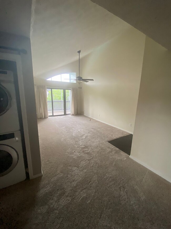 Building Photo - Bloomington 2 Bedroom / 2 Bath Condo - CLO...