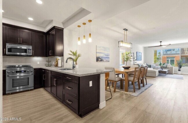 Building Photo - 4803 N Woodmere Fairway