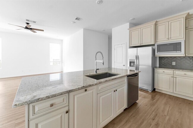 Building Photo - 1426 Northwood Blf Ln