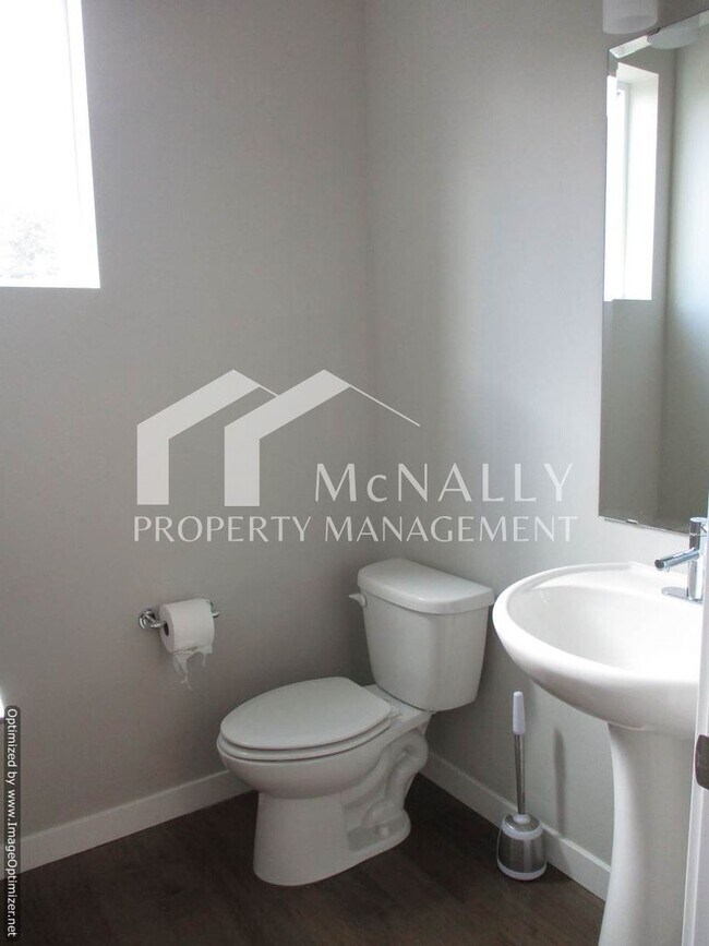 Building Photo - Spacious 4-Bedroom Home with Modern Comforts
