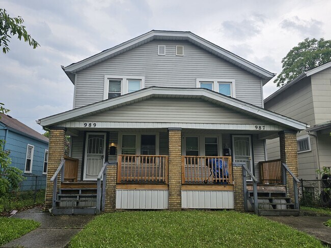 Primary Photo - 989 E 15th Ave