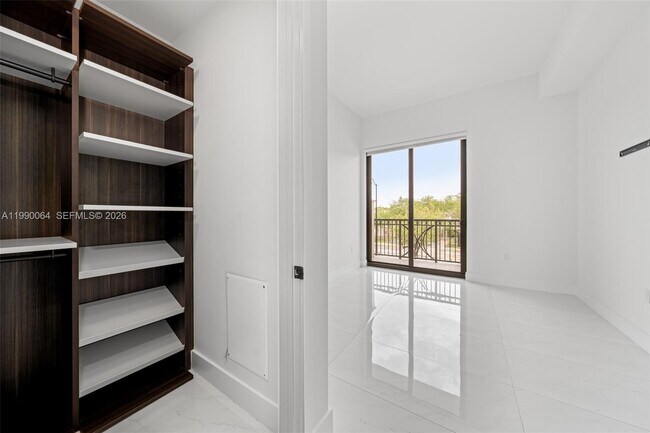 Building Photo - 301 Altara Ave