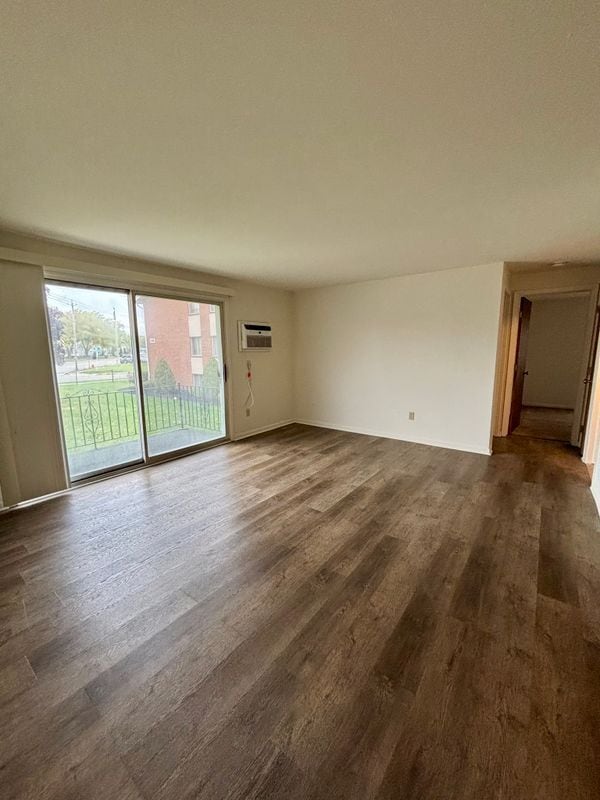 Building Photo - 2715 Eggert Rd