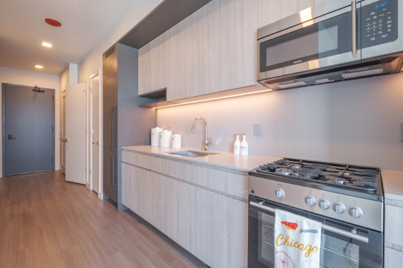 Building Photo - 123 E Roosevelt Rd