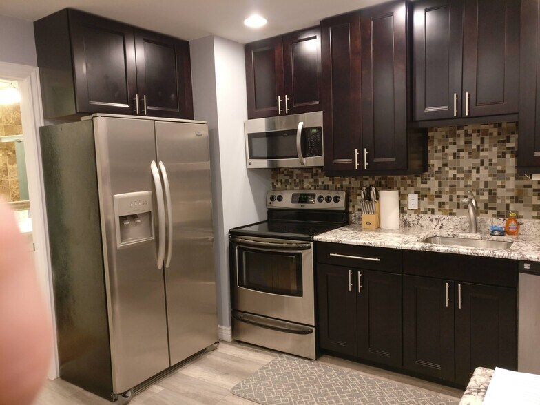 Building Photo - 4073 Spruce Way
