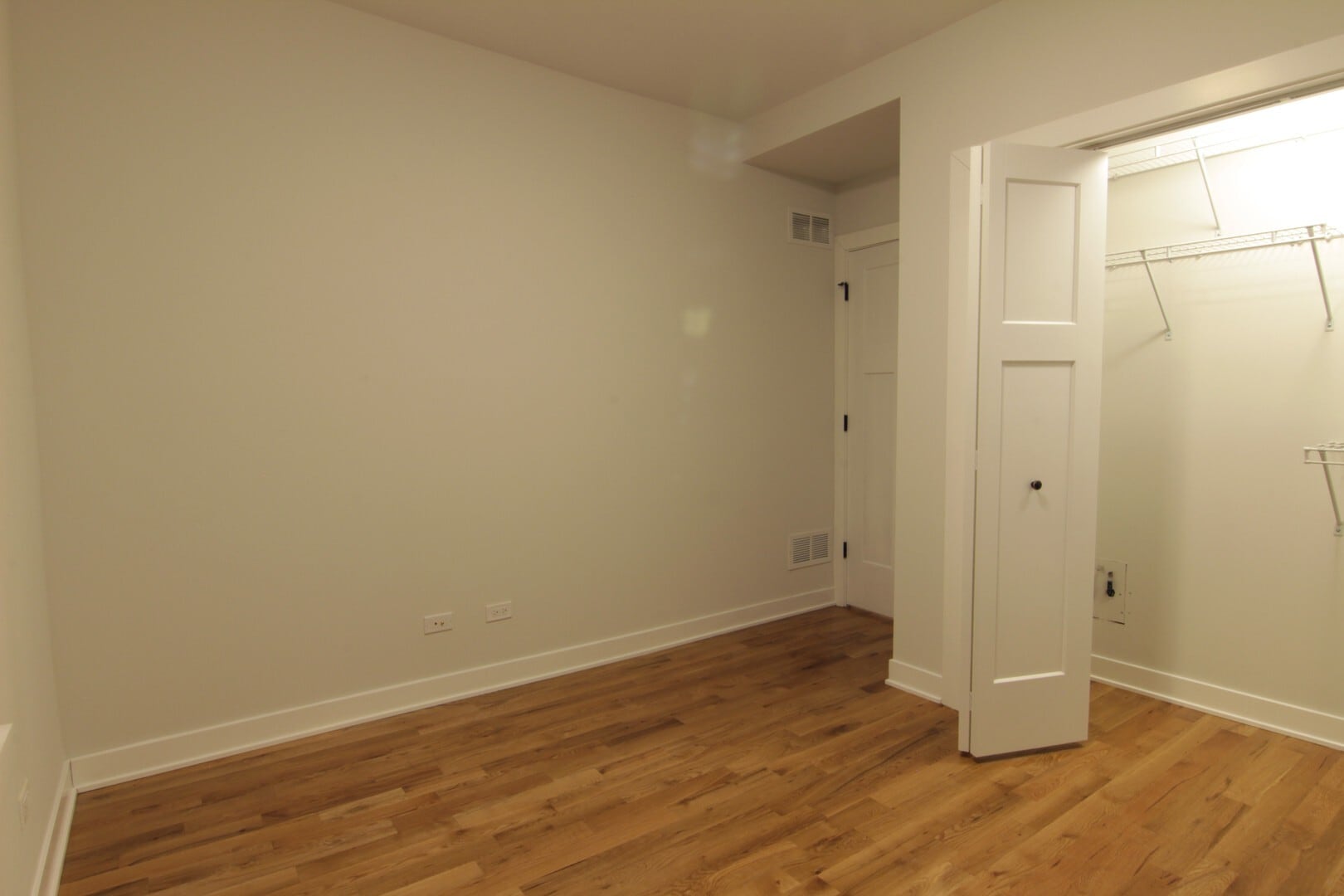 Building Photo - 2209 W Eastwood Ave