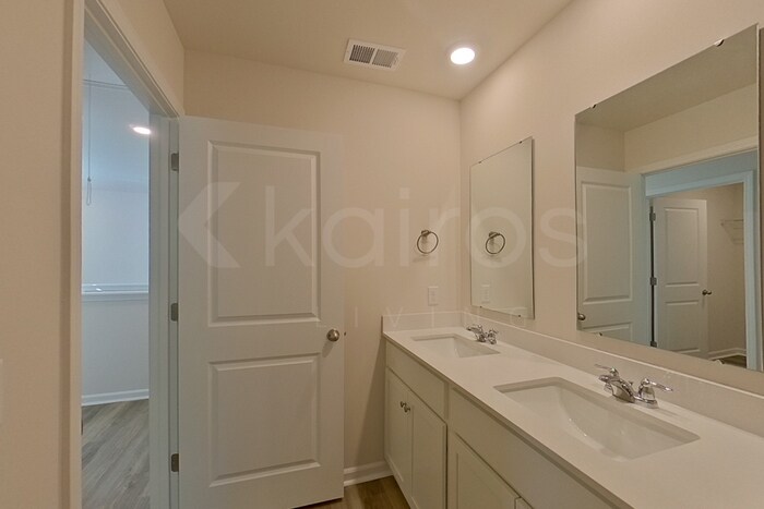 Building Photo - 121 Inez Ave