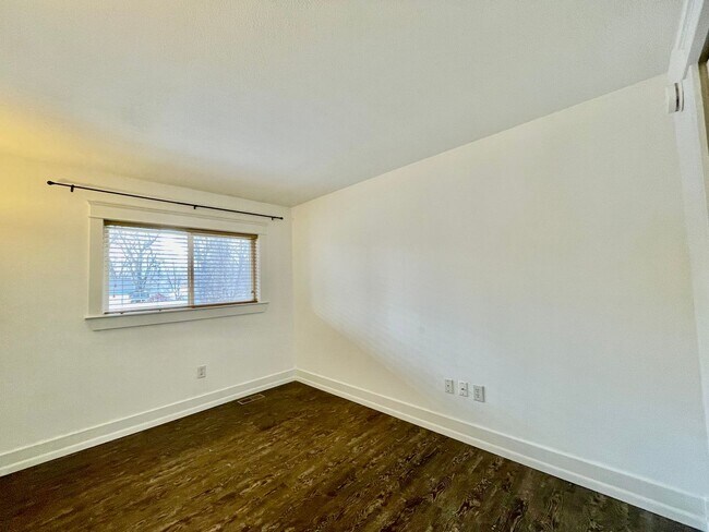 Building Photo - Adorable Condo in Perfect Fort Collins Location!