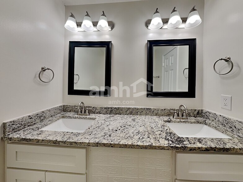 Building Photo - 626 Mable Dr