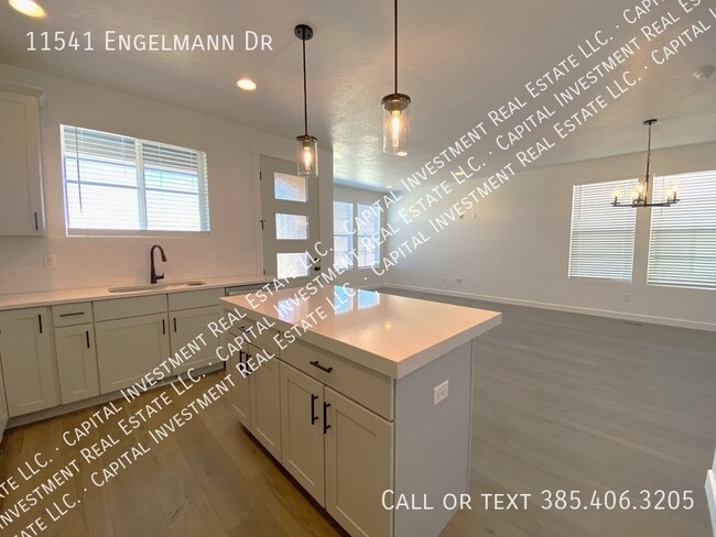 Building Photo - 11541 Engelmann Dr