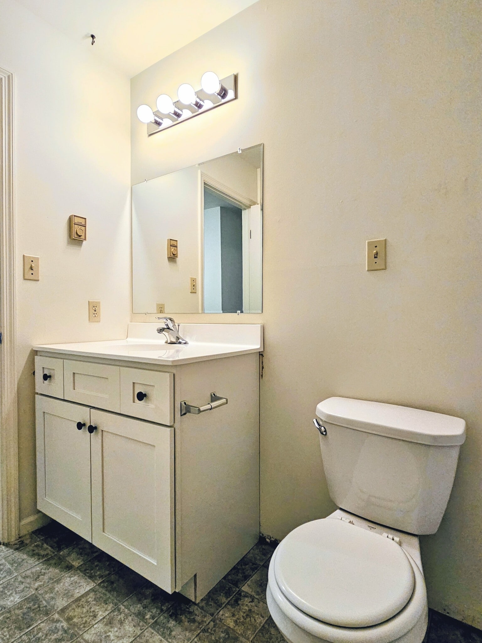 Building Photo - 205 Riverview Dr