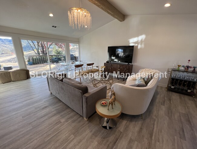 Building Photo - AVAILABLE NOW- Recently Updated Home on Lake Nacimiento - 3 Bed / 2 Bath