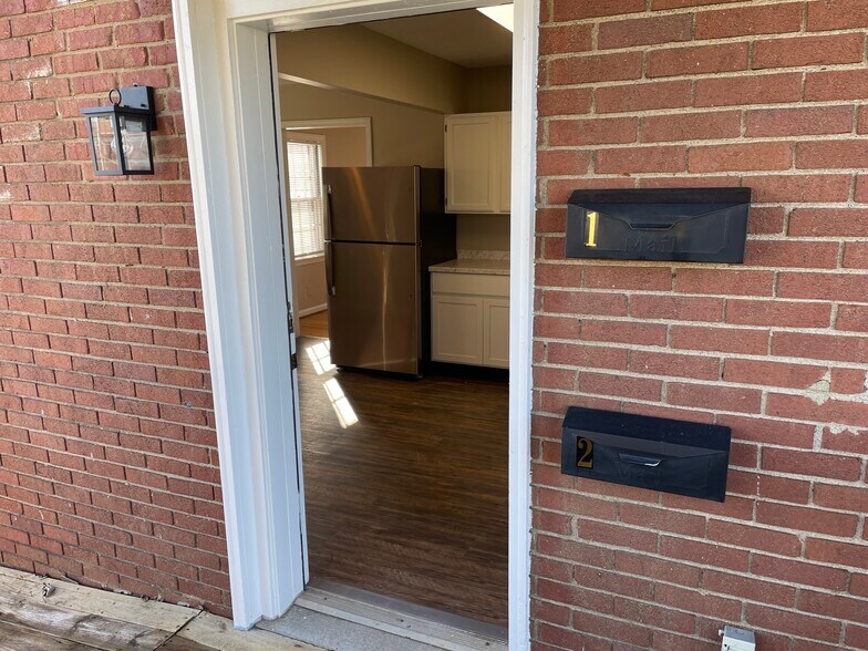 Building Photo - 2913 Abigail Dr