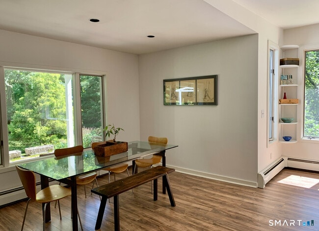 Building Photo - 525 Munger Ln