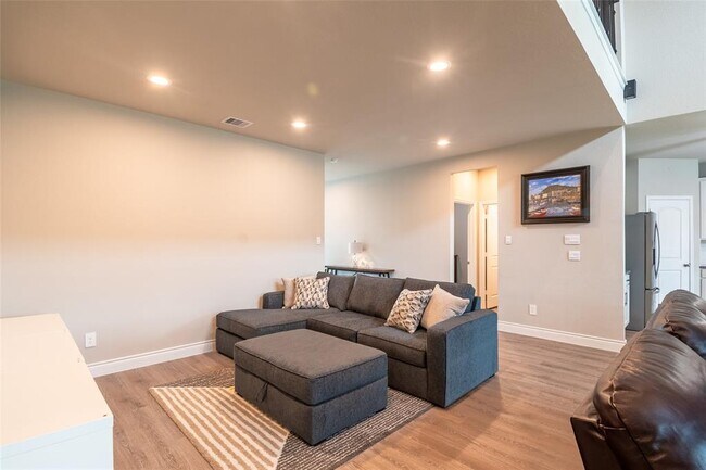 Building Photo - 31219 Gullwing Manor Dr