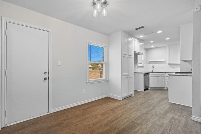 Building Photo - 4518 Edgemont Dr
