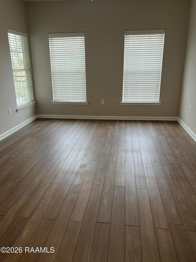 Building Photo - 1521 Camellia Blvd