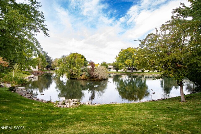 Building Photo - 4953 Lakeridge Terrace W