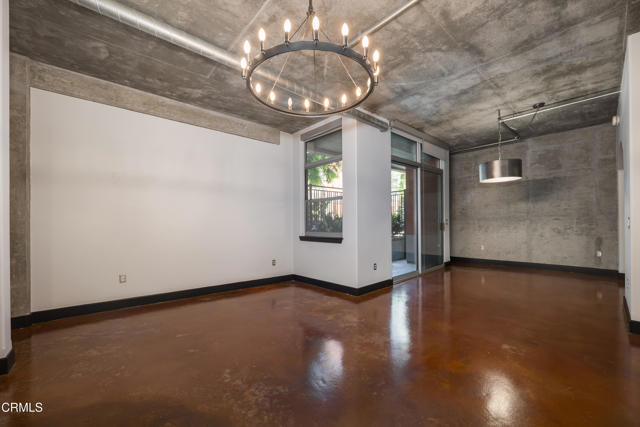 Building Photo - 840 E Green St