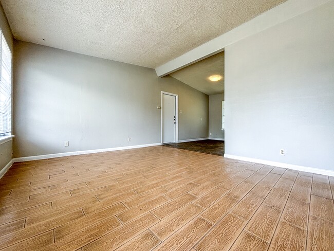 Building Photo - 319 Hialeah Ave