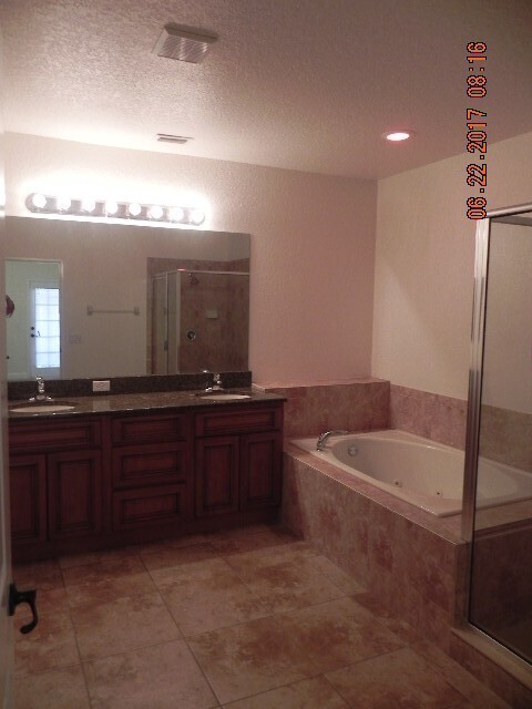 Building Photo - Townhome in La Fortuna, Kissimmee