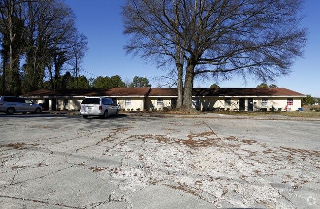Building Photo - 1335-1343 Courtland Dr