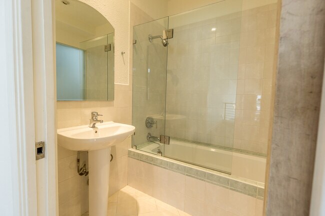 Building Photo - 346 1st St