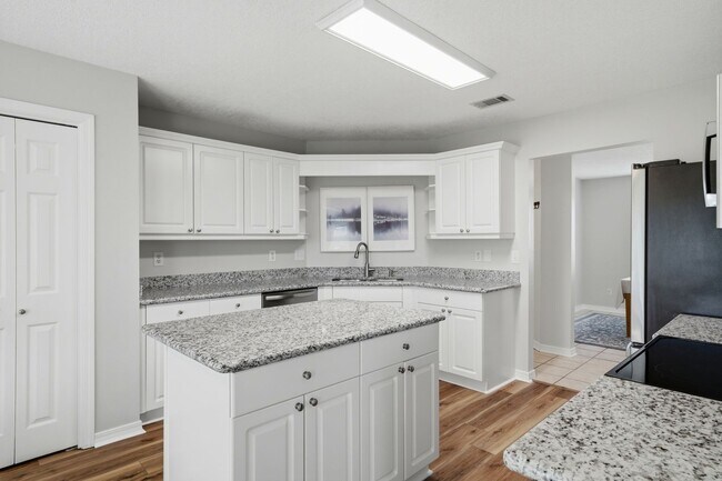 Building Photo - 519 Batten Blvd