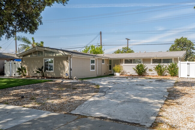 Building Photo - 6679-6681 La Jolla Dr